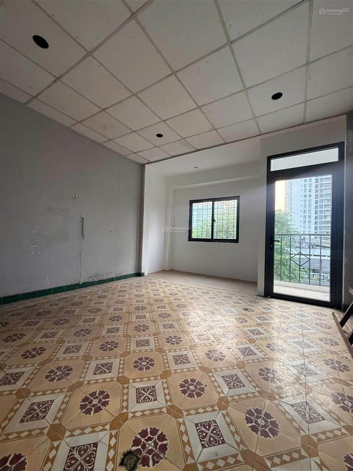 Mặt tiền quận 4 ngay bến vân đồn, dt 70m2 ngang 4m, lề 8m, hẻm sau 4m