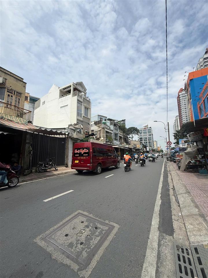 Mặt tiền lê đại hành quận 11, gần chợ rẫy dt 105m2 cn 81m2 có lề, chỉ 21.95 tỷ