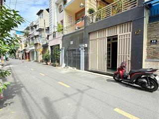 Mặt tiền đường.ngang 3.9m, 68m2, 7pn7wc, 5 tầng, sân thượng, sân để xe và lửng. p lý chuẩn. hc đủ