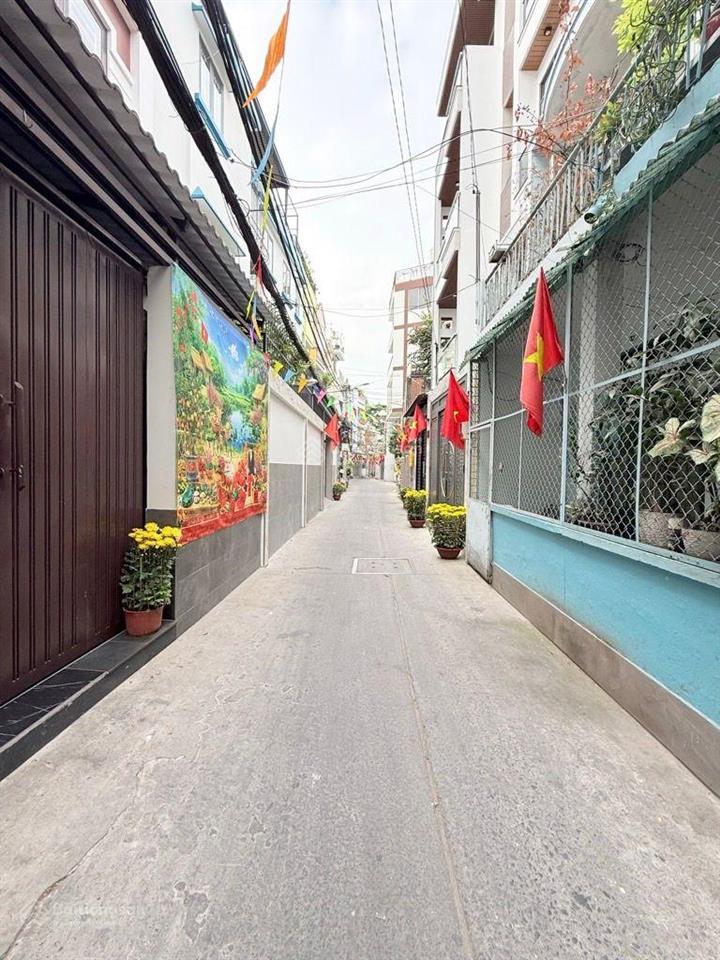 Nở hậu 4.8m, 41m2, 4 tầng, ban công, giếng trời, nhà mới đẹp. gần hxh, mặt tiền đường. kv an ninh.