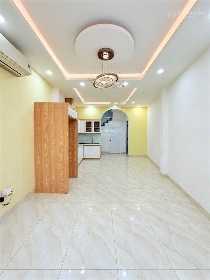 Nở hậu 4.8m, 41m2, 4 tầng, ban công, giếng trời, nhà mới đẹp. gần hxh, mặt tiền đường. kv an ninh.