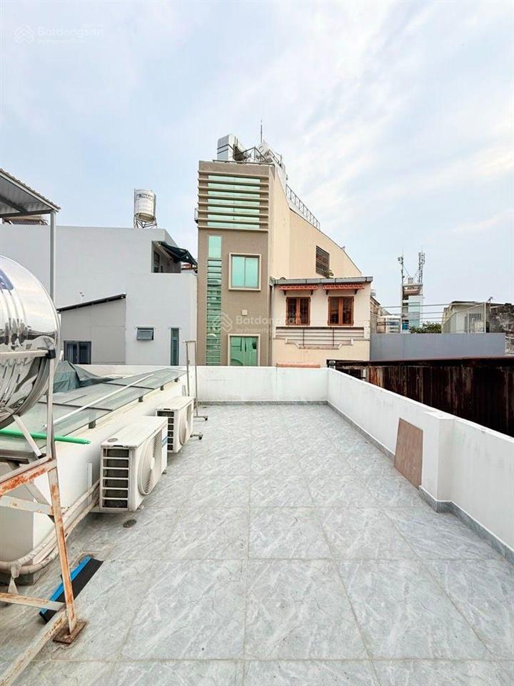 Nở hậu 4.8m, 41m2, 4 tầng, ban công, giếng trời, nhà mới đẹp. gần hxh, mặt tiền đường. kv an ninh.