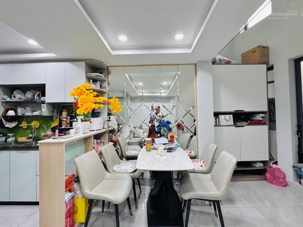 Hẻm xe hơi  nhà mới sát mặt tiềntrung tâm & tiện ích