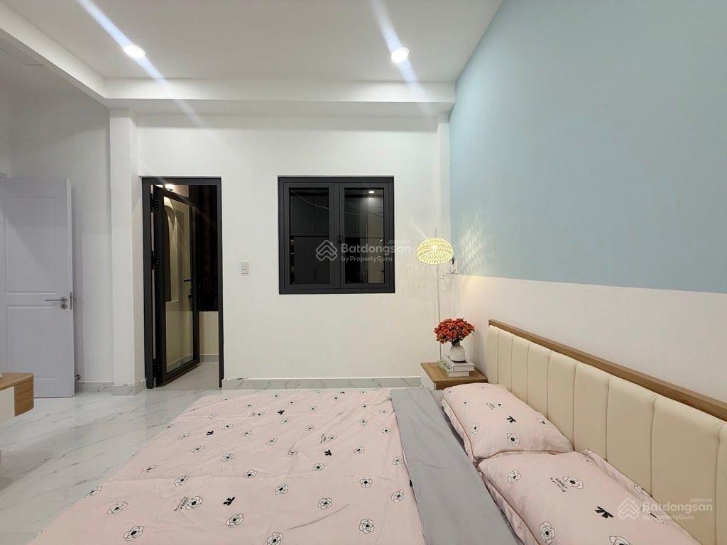 Xe hơi ngủ trong nhà.đất vuông đẹp, phú nhuận