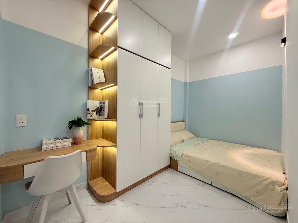 Xe hơi ngủ trong nhà.đất vuông đẹp, phú nhuận