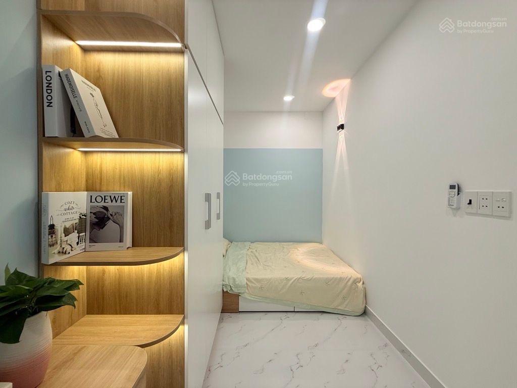 Xe hơi ngủ trong nhà.đất vuông đẹp, phú nhuận