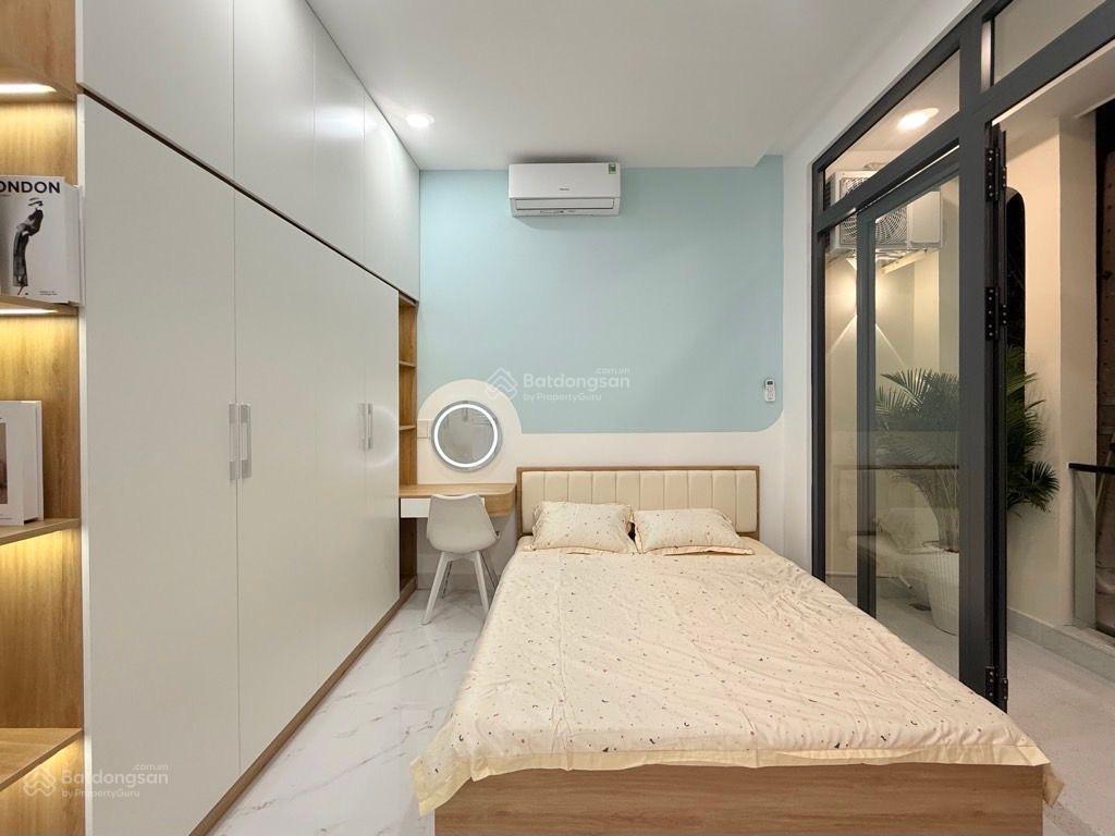 Xe hơi ngủ trong nhà.đất vuông đẹp, phú nhuận