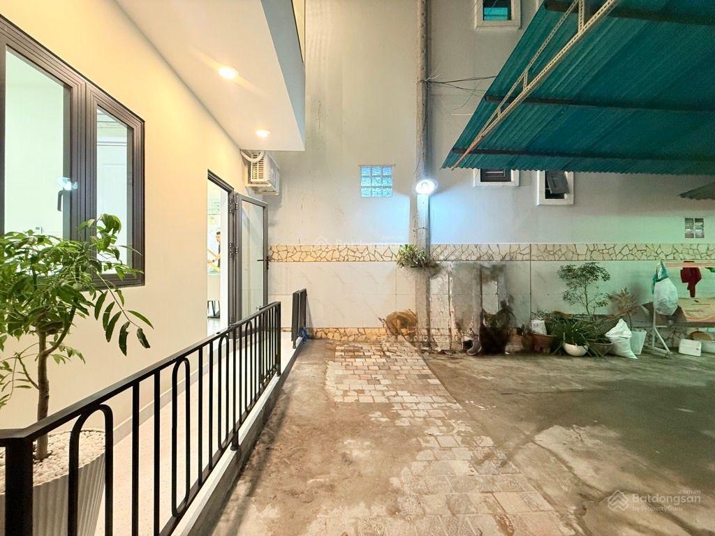 Xe hơi ngủ trong nhà.đất vuông đẹp, phú nhuận