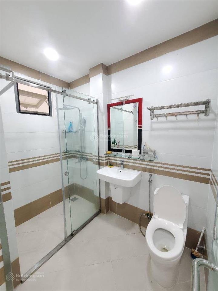 Bán nhà trung tâm phú nhuận, đường lê văn sỹ, sát mặt tiền, kế bên quận 3