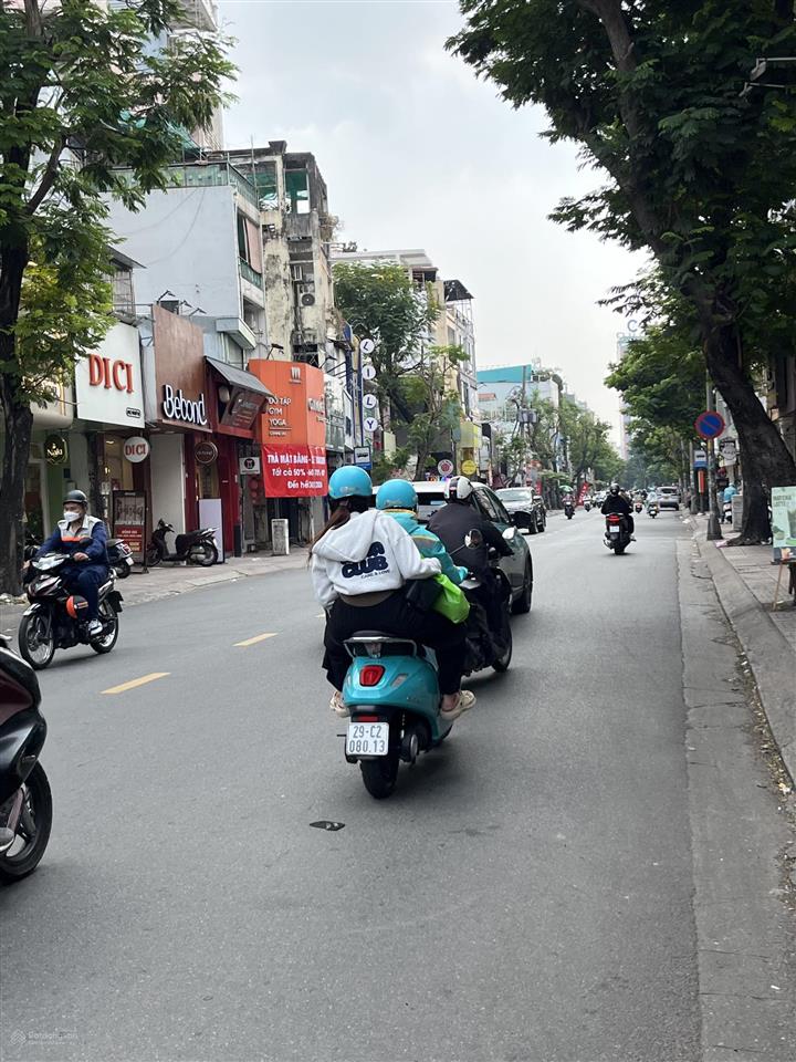Bán nhà trung tâm phú nhuận, đường lê văn sỹ, sát mặt tiền, kế bên quận 3