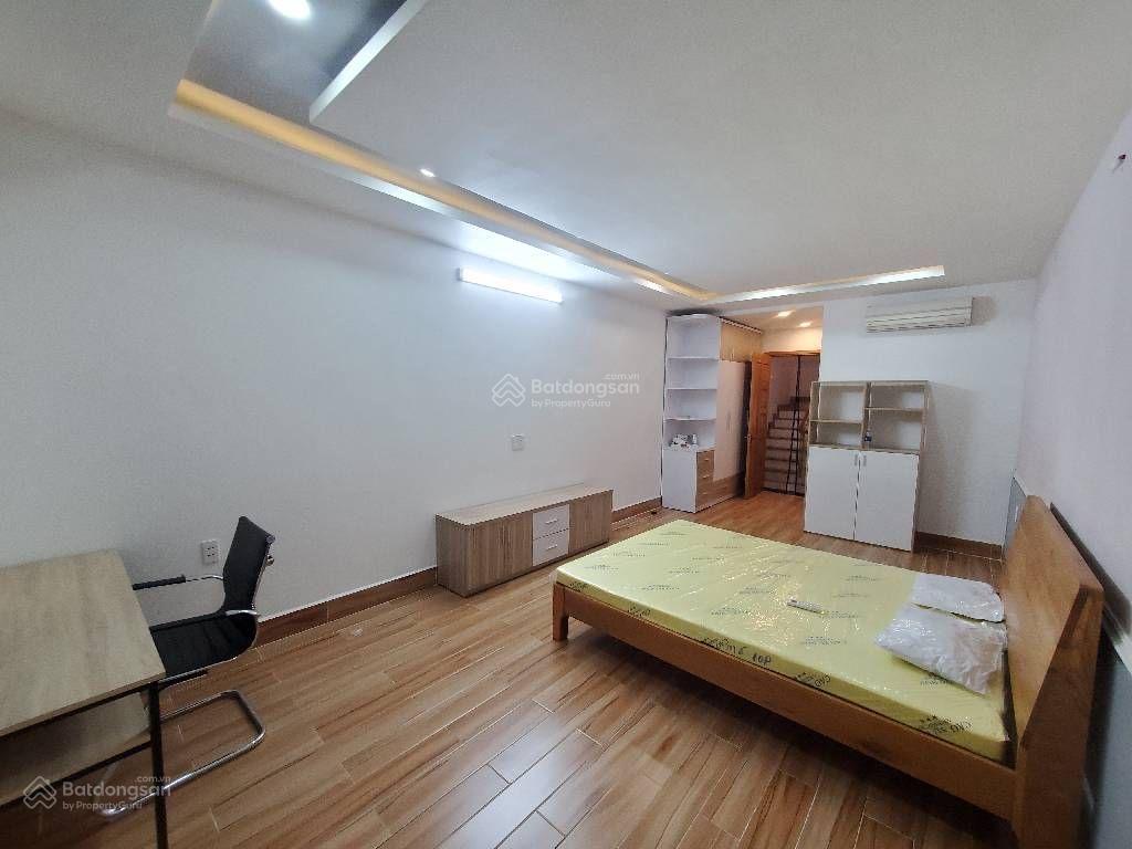 Bán nhà trung tâm phú nhuận, đường lê văn sỹ, sát mặt tiền, kế bên quận 3