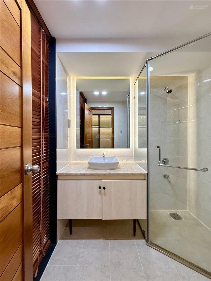 Khu vip phan xích long,sát hẻm xe tải
kế bên bv hoàn mỹ, dân cư tốt