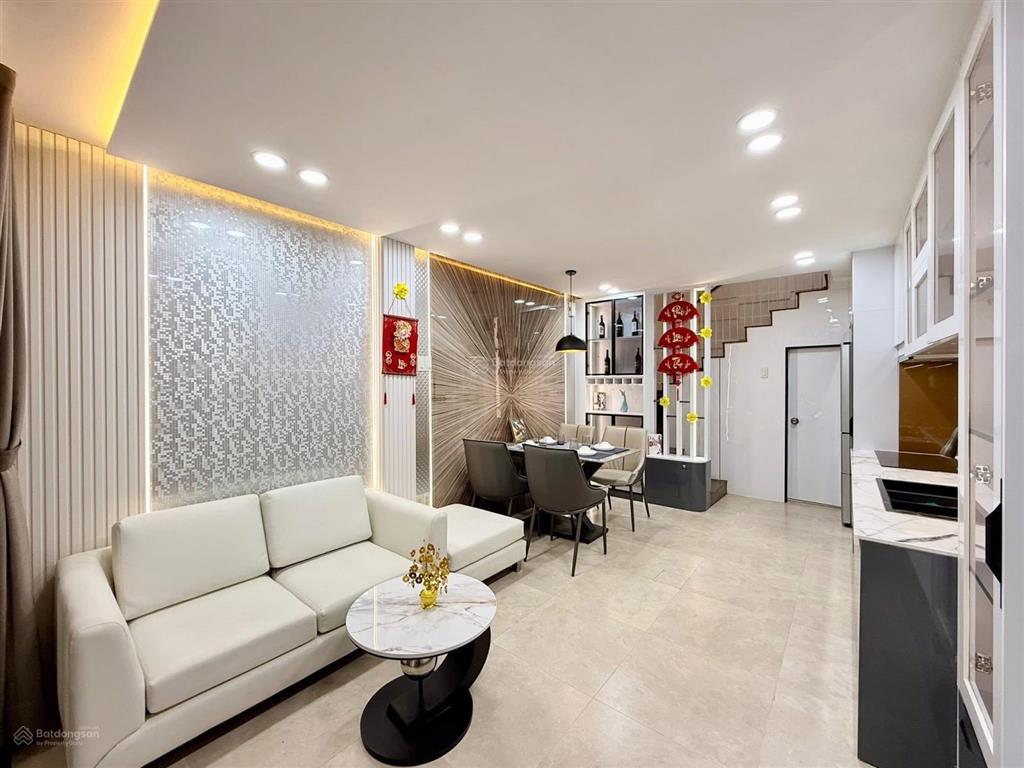 Khu vip phan xích long,sát hẻm xe tải
kế bên bv hoàn mỹ, dân cư tốt
