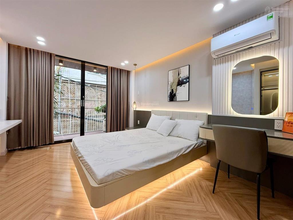 Khu vip phan xích long,sát hẻm xe tải
kế bên bv hoàn mỹ, dân cư tốt