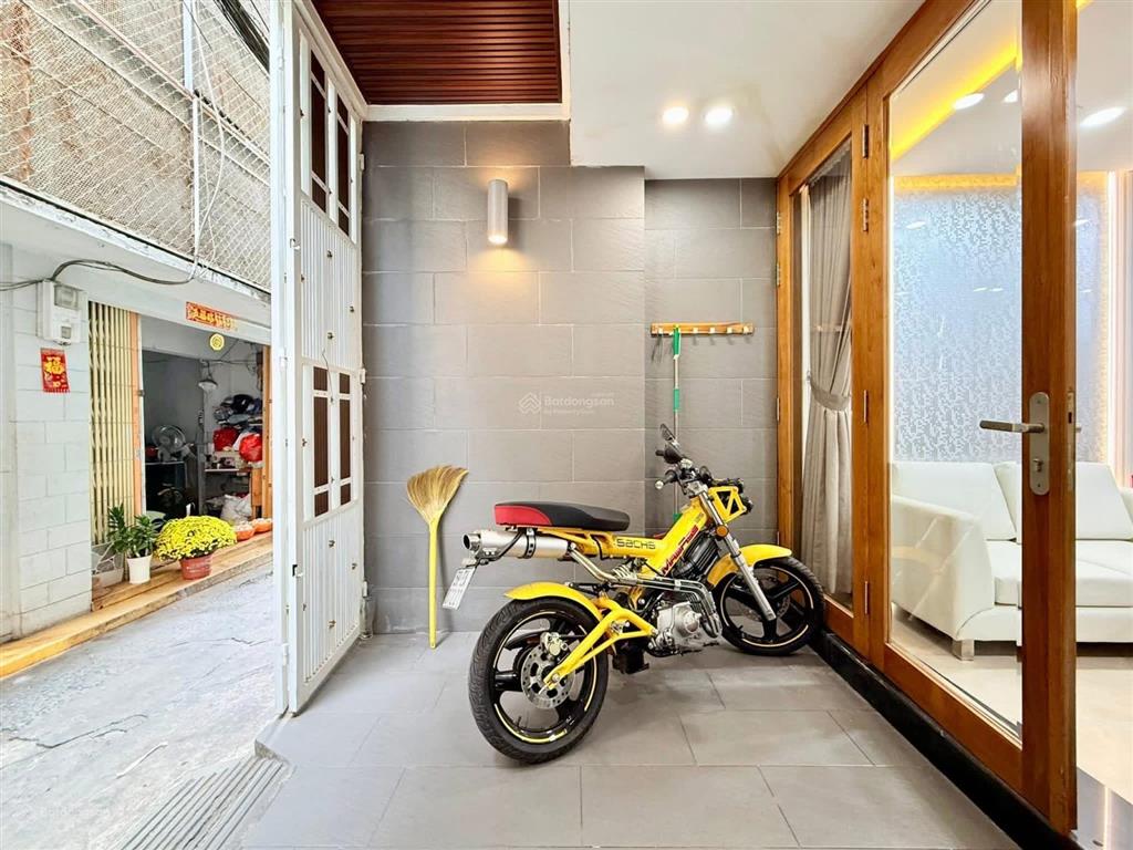 Khu vip phan xích long,sát hẻm xe tải
kế bên bv hoàn mỹ, dân cư tốt