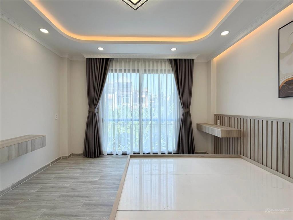 Nguyễn văn trỗi  xe hơi ngủ trong nhà khu đồng bộ cao tầng hiếm