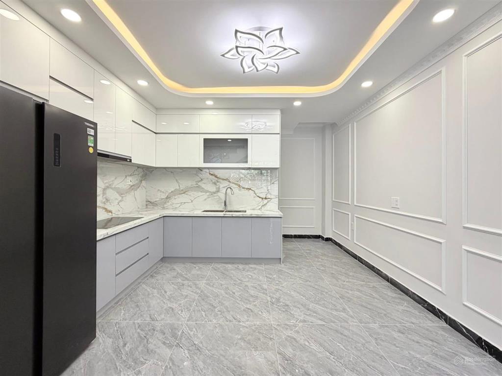 Nguyễn văn trỗi  xe hơi ngủ trong nhà khu đồng bộ cao tầng hiếm