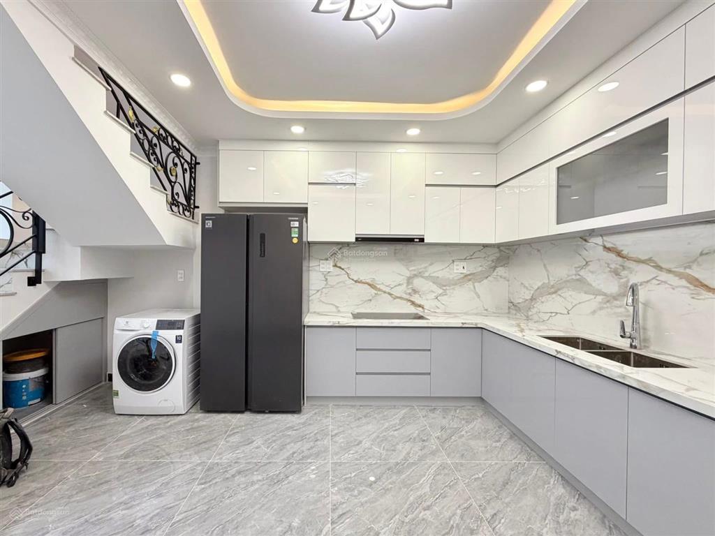 Nguyễn văn trỗi  xe hơi ngủ trong nhà khu đồng bộ cao tầng hiếm