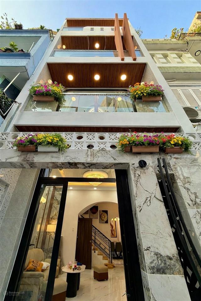 Bán nhà kế bên quận 1  52m2 hẻm xe hơi