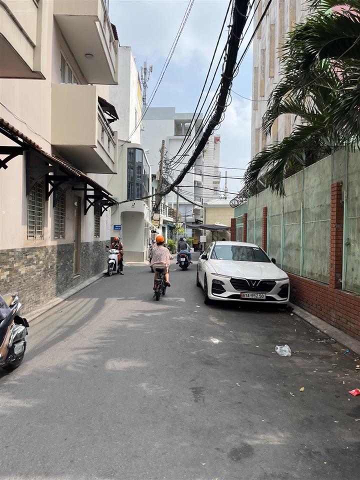 Bán nhà kế bên quận 1  52m2 hẻm xe hơi