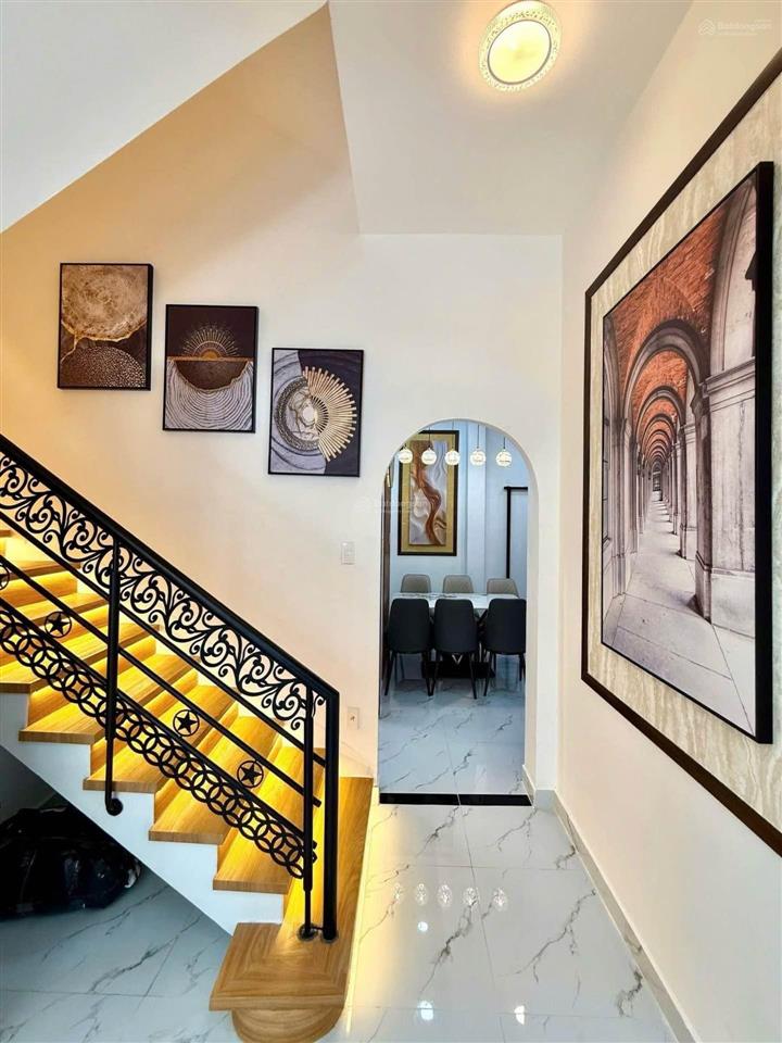 Bán nhà kế bên quận 1  52m2 hẻm xe hơi