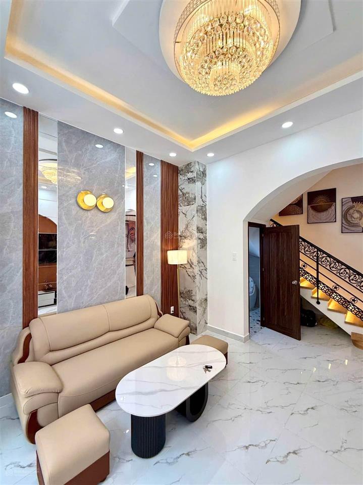 Bán nhà kế bên quận 1  52m2 hẻm xe hơi