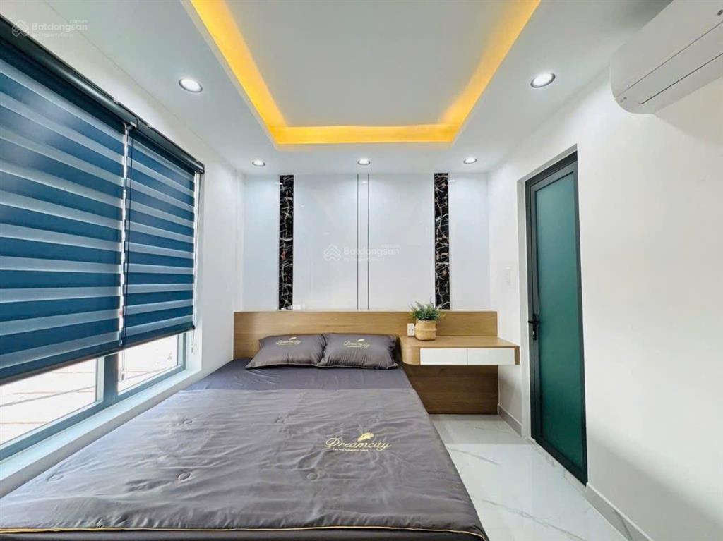 Bán nhà đẹp xe hơi ngủ trong nhà,dân trí cao, nằm giữa bv 175 và đại học công nghiệp