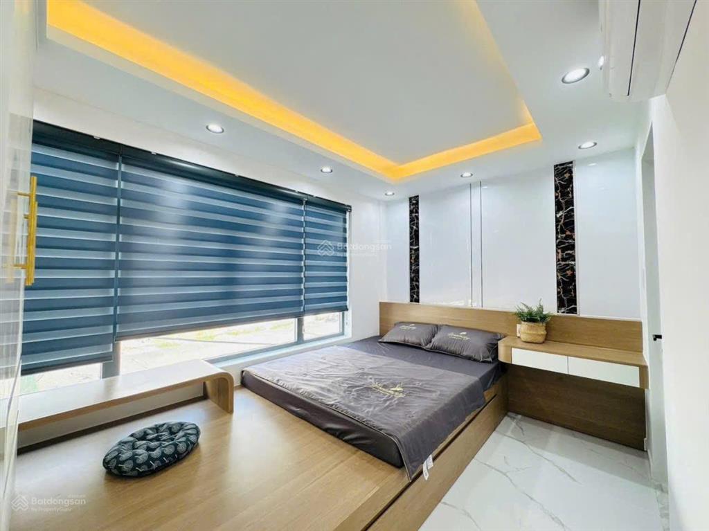 Bán nhà đẹp xe hơi ngủ trong nhà,dân trí cao, nằm giữa bv 175 và đại học công nghiệp