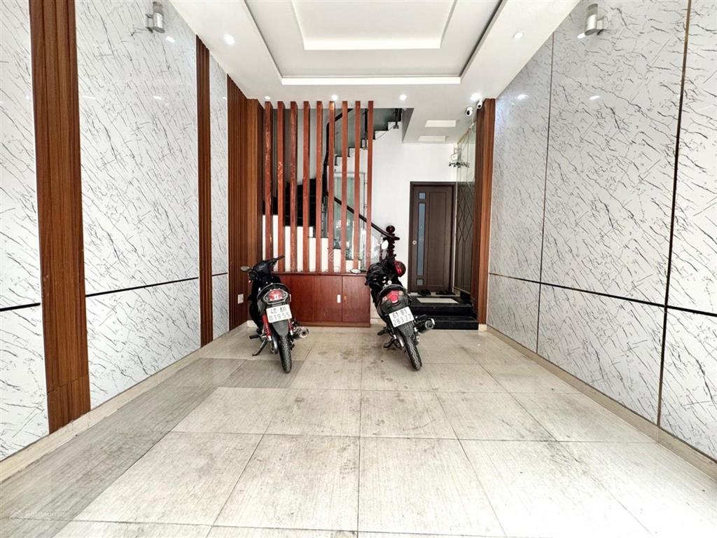 Hẻm xe hơi né, khu cao tầng, nhà đẹp, dòng tiền tốt.