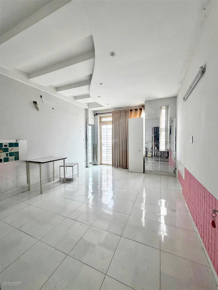 Bán nhà sát mặt tiền, 8 phòng ngủ, cho thuê cực tốt