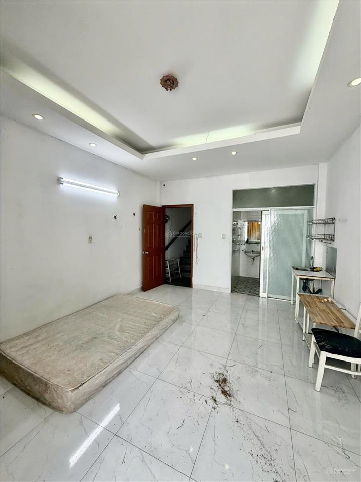 Bán nhà sát mặt tiền, 8 phòng ngủ, cho thuê cực tốt