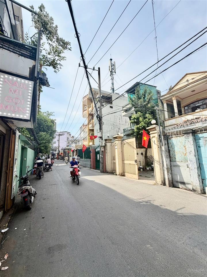 Bán nhà sát mặt tiền, 8 phòng ngủ, cho thuê cực tốt