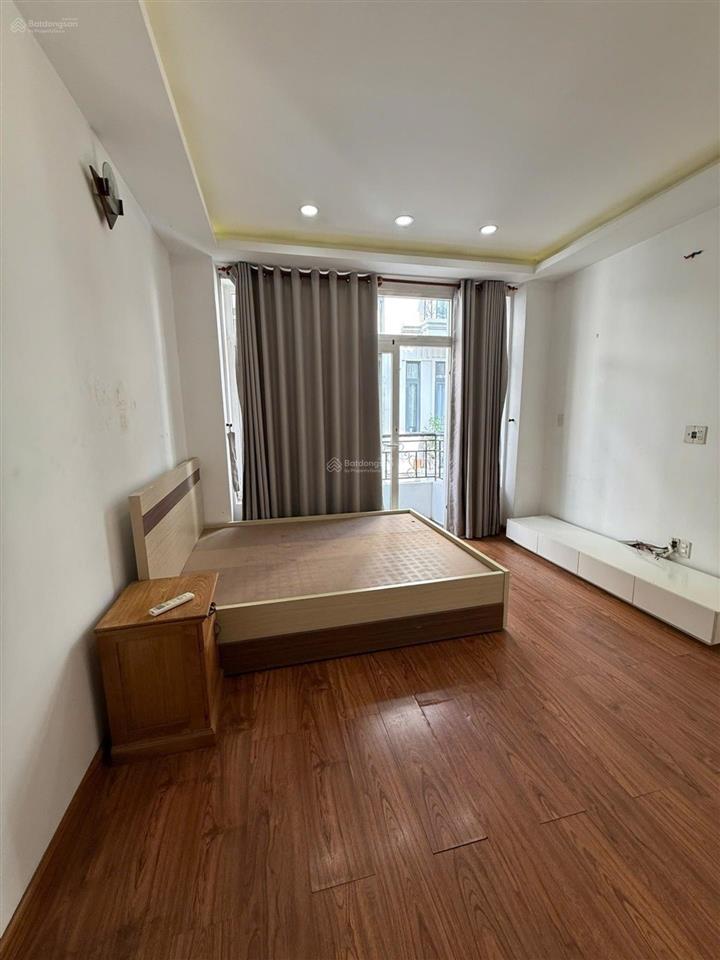 Bán nhà sát mặt tiền, xe hơi ngủ trong nhà, huỳnh văn bánh, phú nhuận