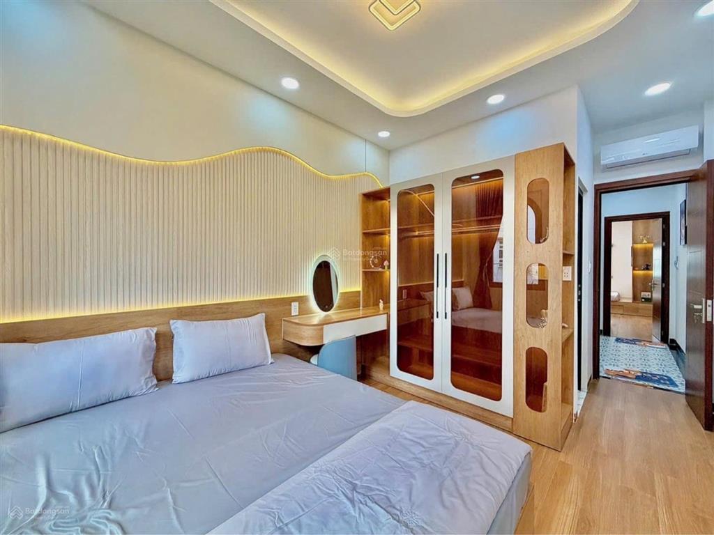 Bán nhà phan xích long, hẻm xe hơi né, dân trí cao tiện ích