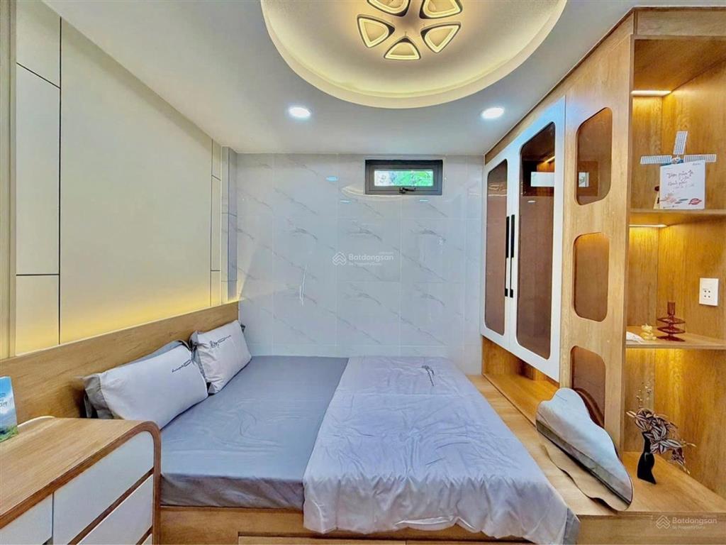 Bán nhà phan xích long, hẻm xe hơi né, dân trí cao tiện ích