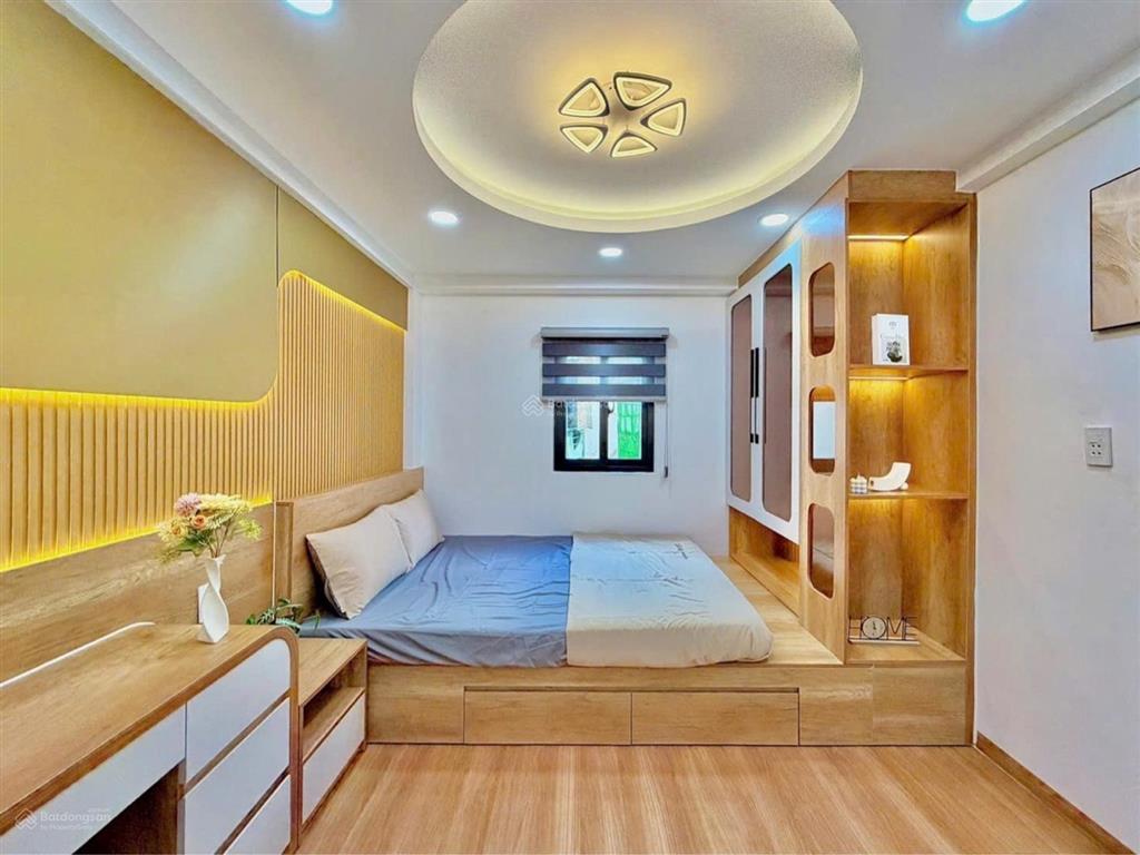 Bán nhà phan xích long, hẻm xe hơi né, dân trí cao tiện ích