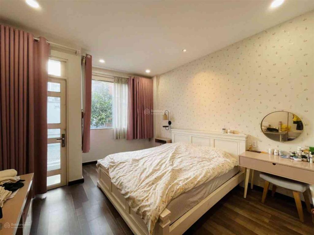 Hẻm nhựa 5m, sát mặt tiền, khu cao tầng dân trí