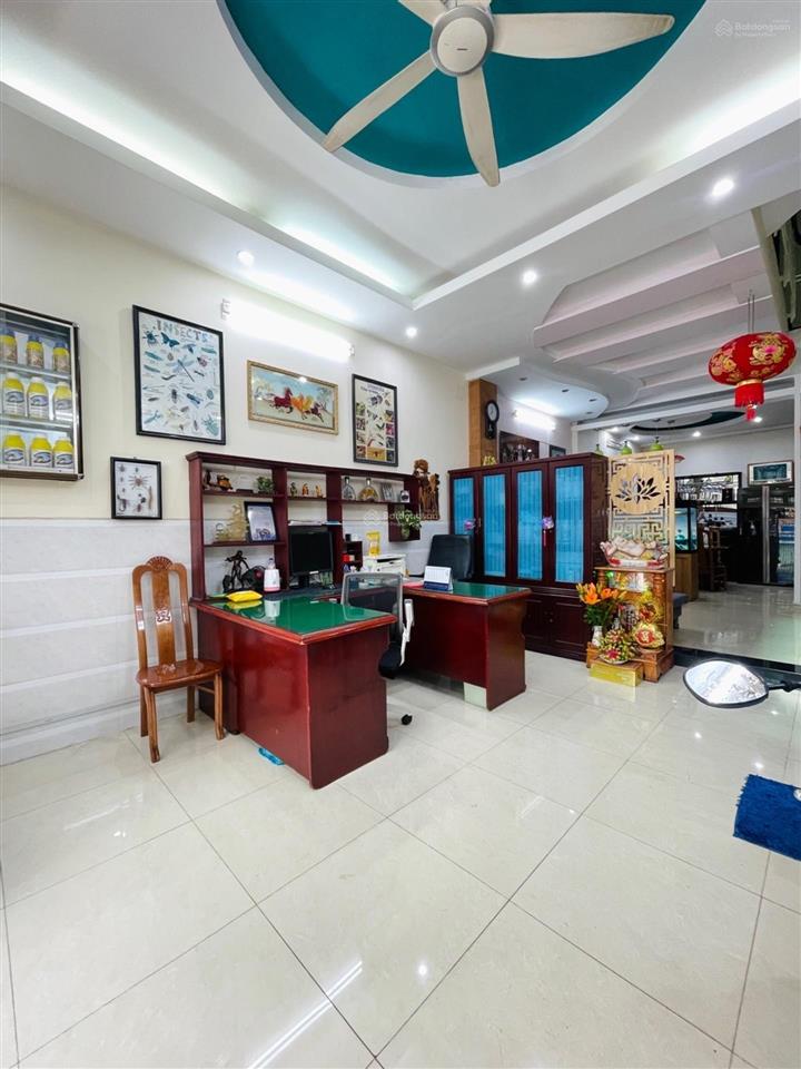 Vị trí cực đẹp. ngay ngã tư hàng xanh, tiện làm văn phòng cty.cho thuê
