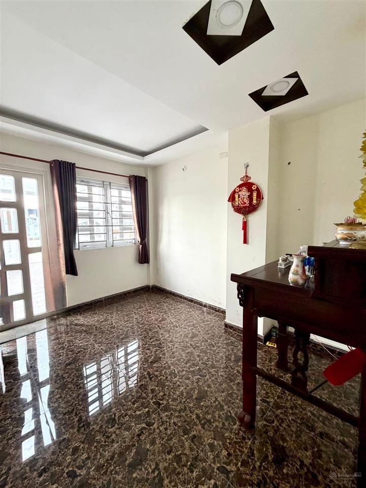Sát mặt tiền nguyễn trọng tuyển. nhà 5 tầng, 5 phòng ngủ