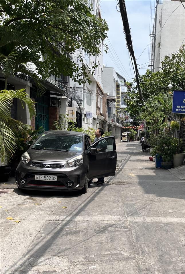 40m², hẻm xe hơi. dòng tiền 30 triệu/tháng