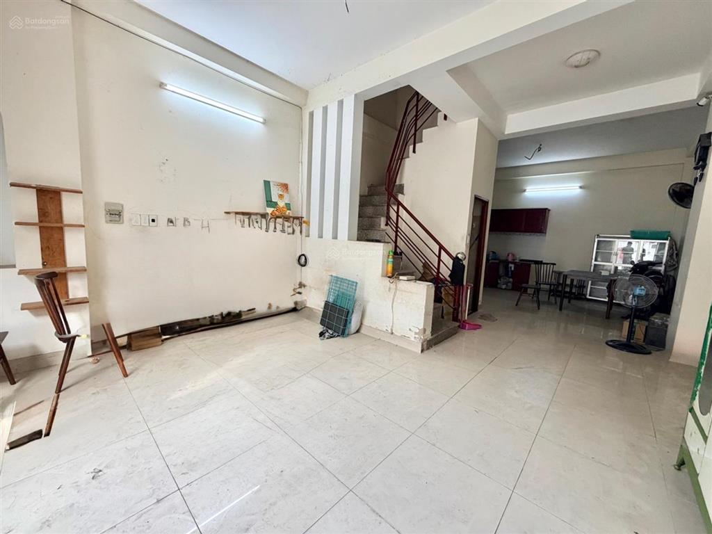 Giá tốt. ngang 5m vuông vức, hẻm 3.5m sát mặt tiền. khu vực dân trí
