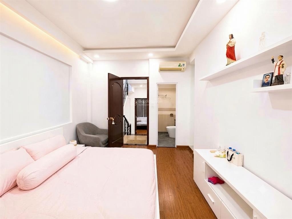Xe hơi 7 chỗ vào nhà, nhà đẹp phường 8 phú nhuận, dân trí cao