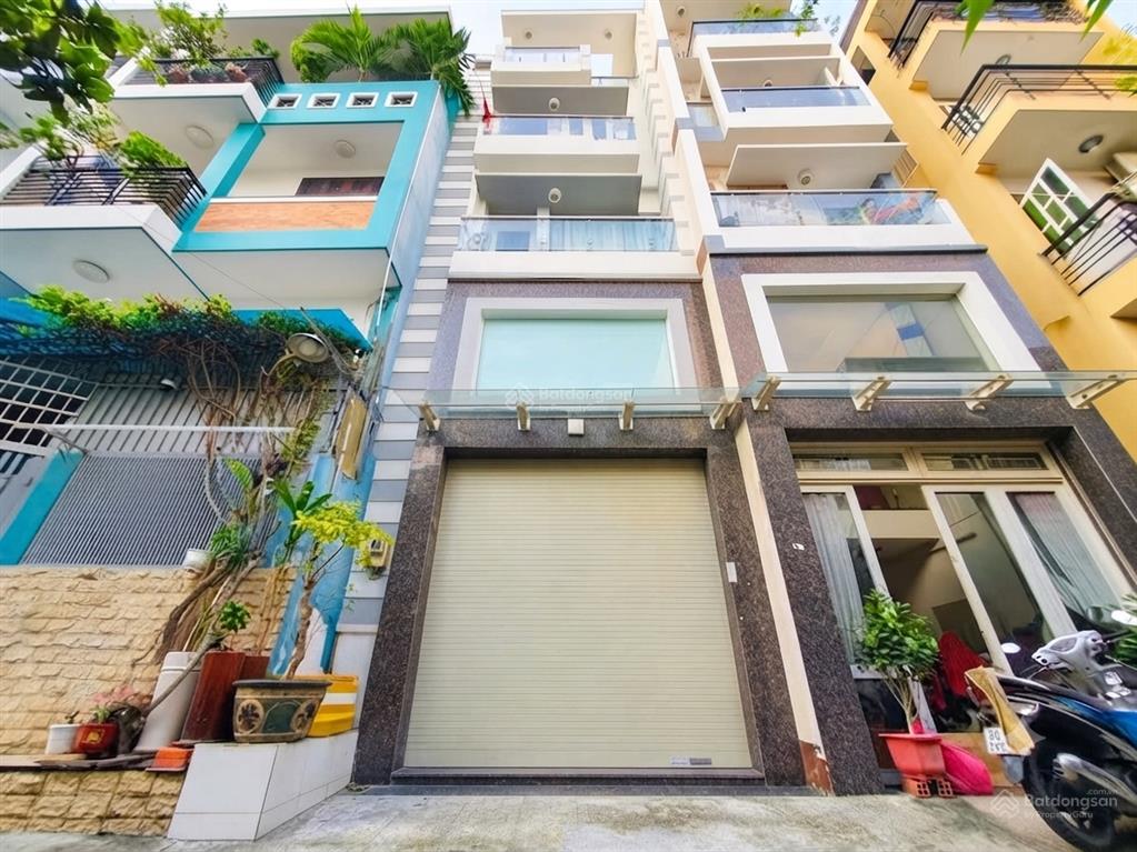 Xe hơi 7 chỗ vào nhà, nhà đẹp phường 8 phú nhuận, dân trí cao