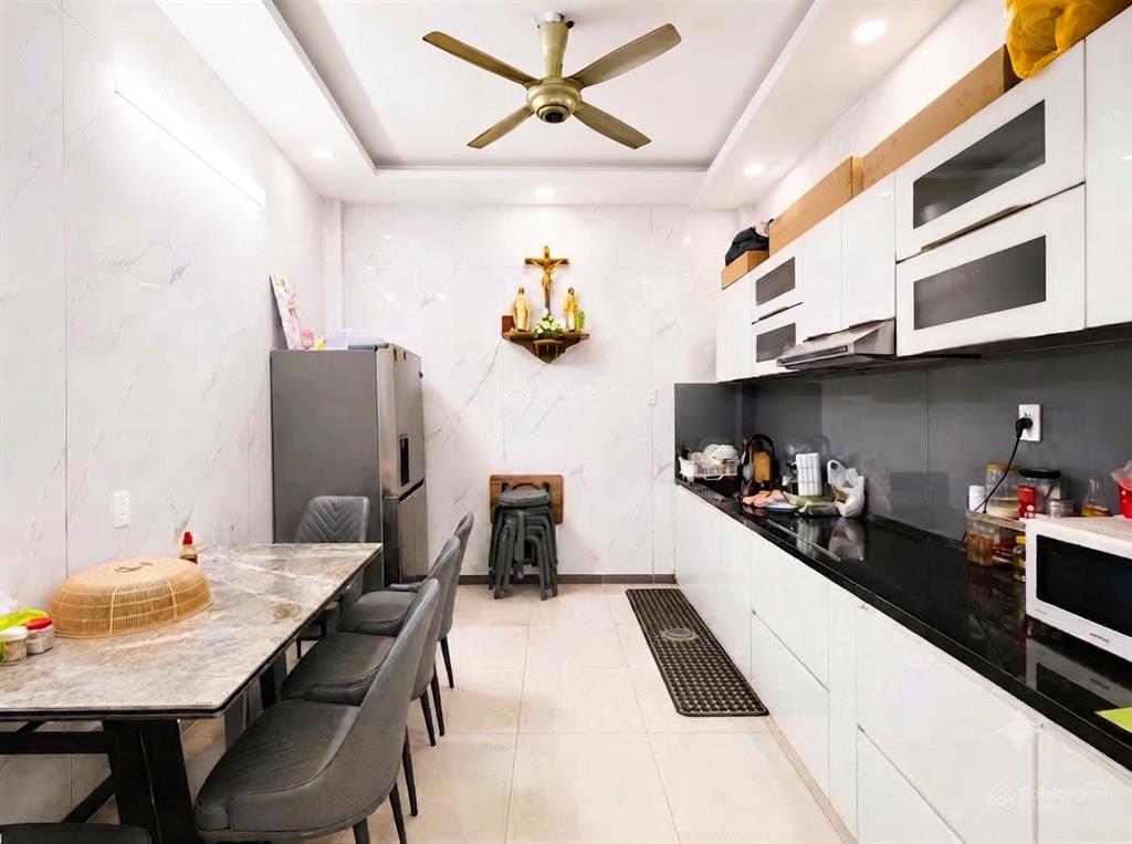 Xe hơi 7 chỗ vào nhà, nhà đẹp phường 8 phú nhuận, dân trí cao