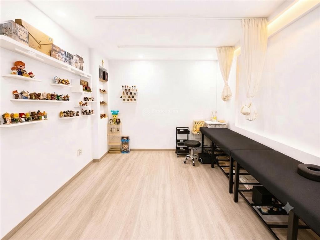 Xe hơi 7 chỗ vào nhà, nhà đẹp phường 8 phú nhuận, dân trí cao