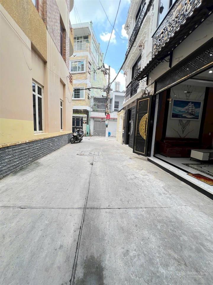 Xe hơi 7 chỗ vào nhà, kế bên đh công nghiệp hcm, khu dân trí