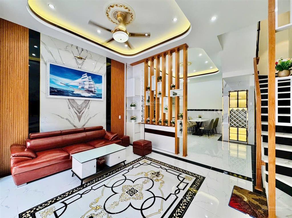 Xe hơi 7 chỗ vào nhà, kế bên đh công nghiệp hcm, khu dân trí