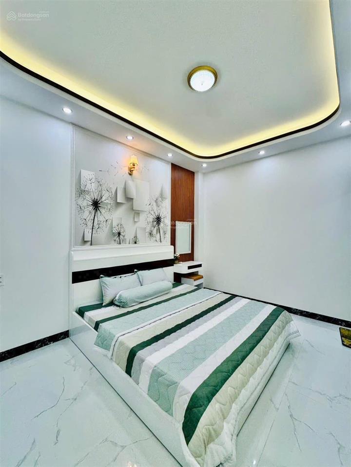 Xe hơi 7 chỗ vào nhà, kế bên đh công nghiệp hcm, khu dân trí