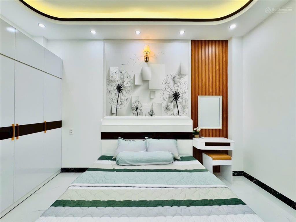Xe hơi 7 chỗ vào nhà, kế bên đh công nghiệp hcm, khu dân trí