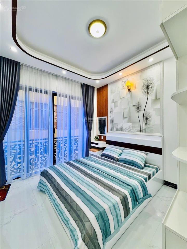 Xe hơi 7 chỗ vào nhà, kế bên đh công nghiệp hcm, khu dân trí